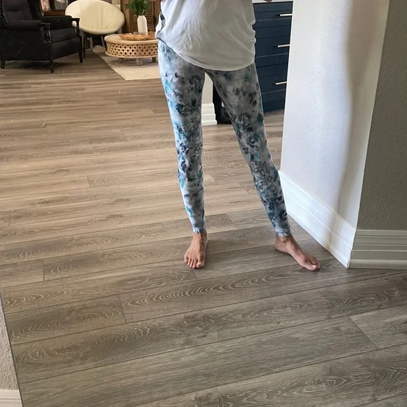 LuluLemon leggings - Size 4 - Picture 2 of 10